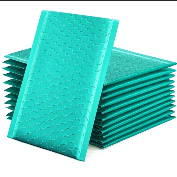 12 Bubble mailers 😍host-pick! - Picture 1 of 2